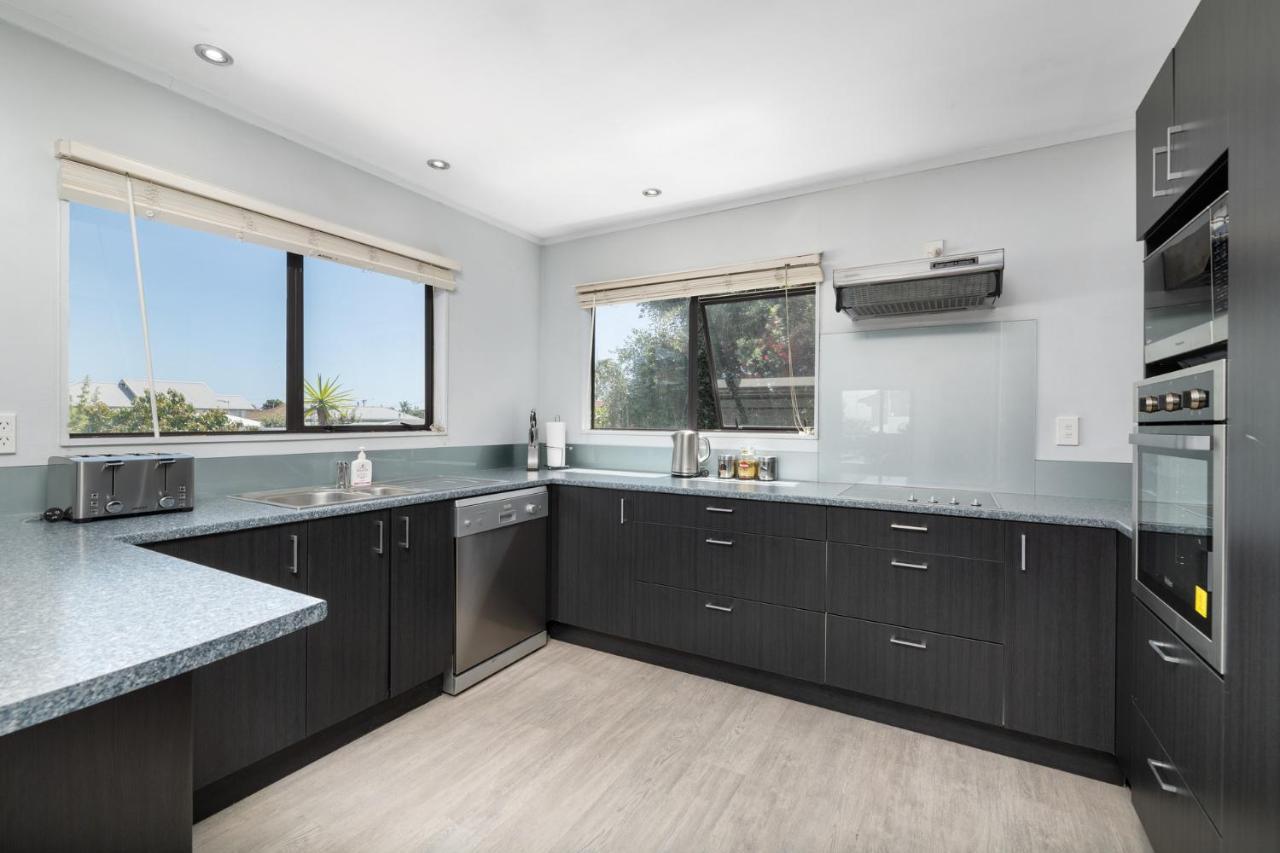 Convenient Family Bach With Easy Access To Blake Park The Beach And Downtown Mount Maunganui Zewnętrze zdjęcie